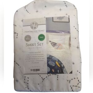 Huntington Home - NWT, 3 Piece Twin Sheet Set, Stars & Galaxy Print,